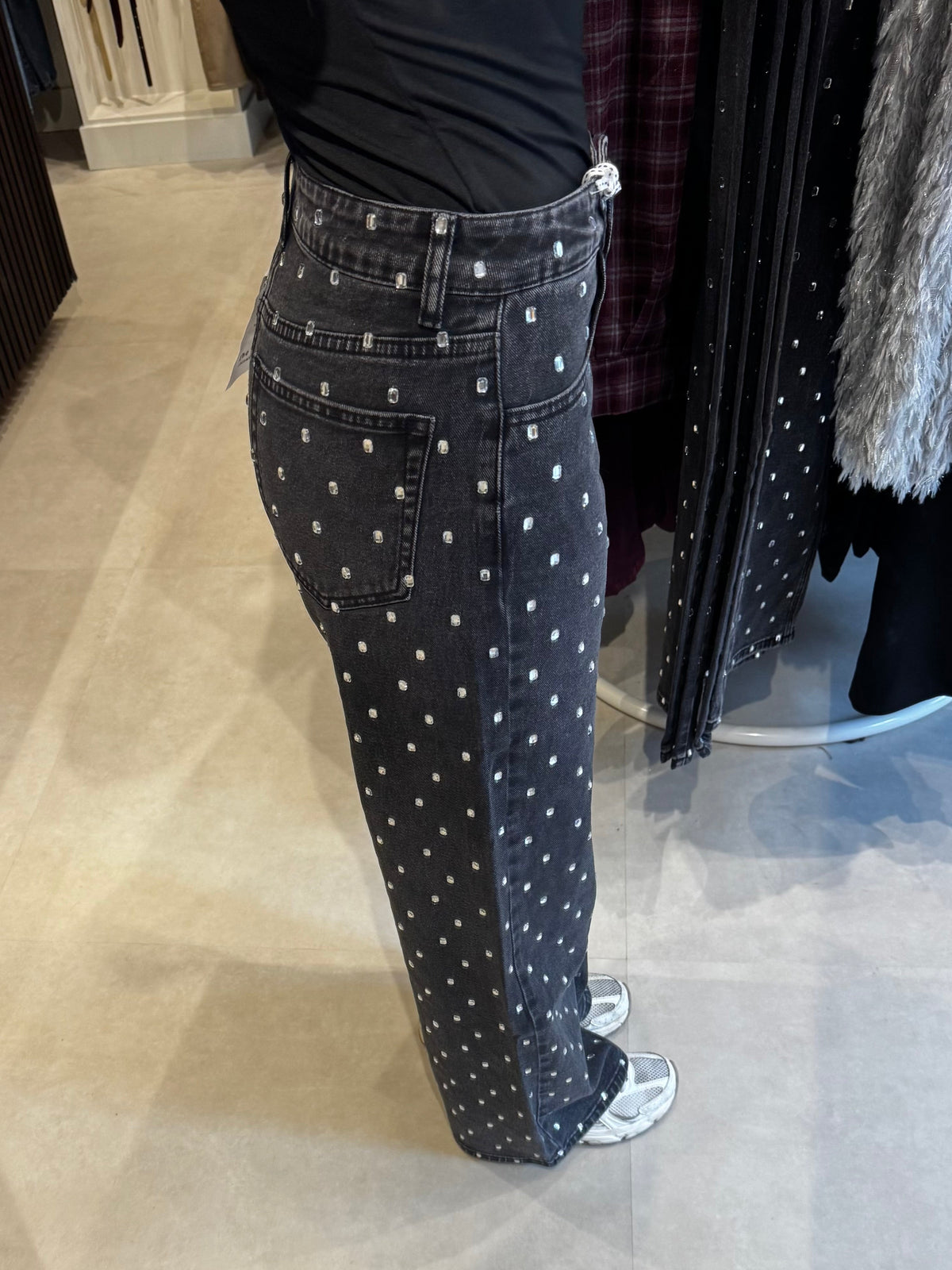 Zwarte jeans met steentjes - Zwarte wassing