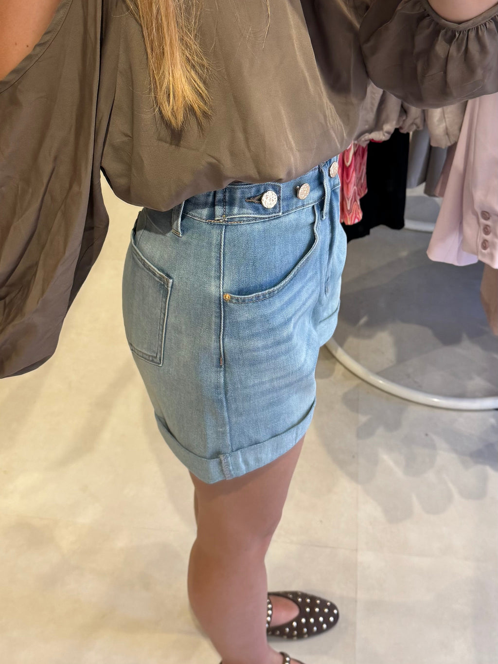 Denim short met goude knopen - Lichtblauw