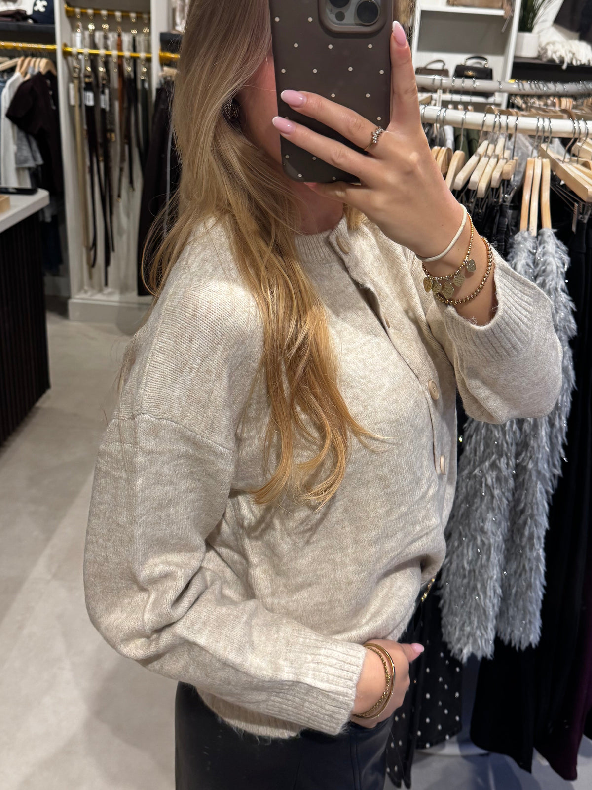 Gebreid vestje met knopen - Beige