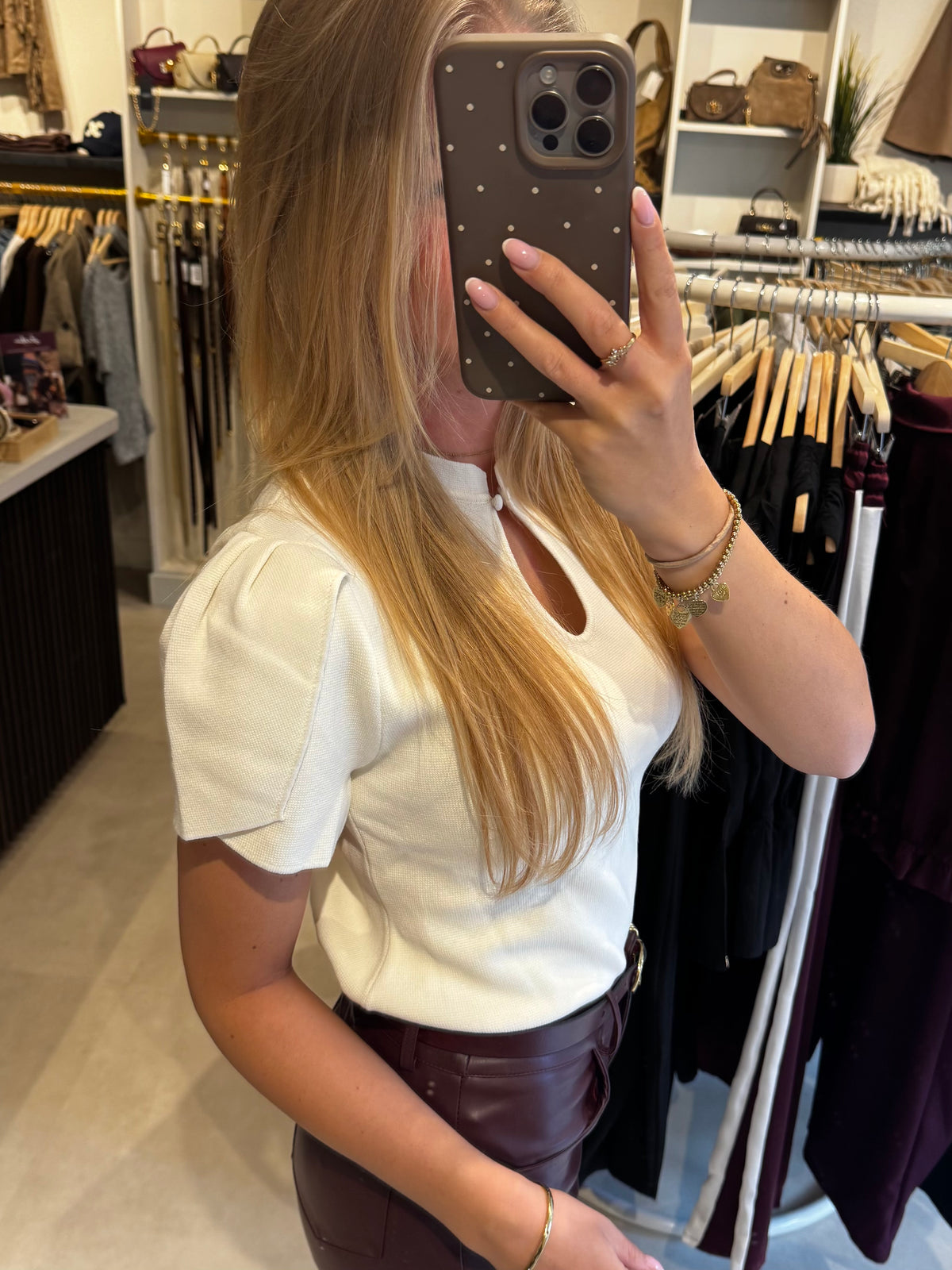 Top open detail - Creme