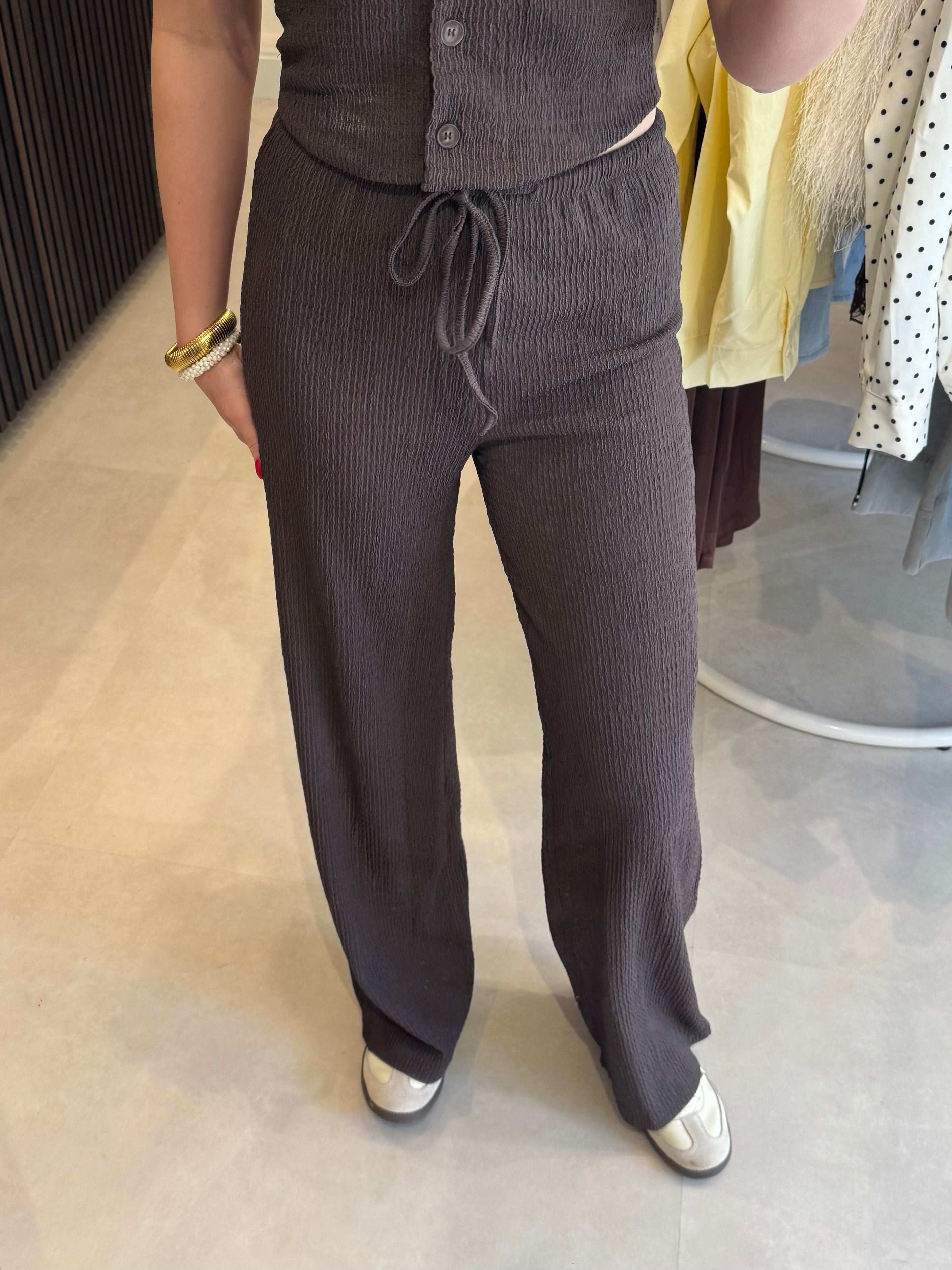 Wijde broek met structuur - Bruin