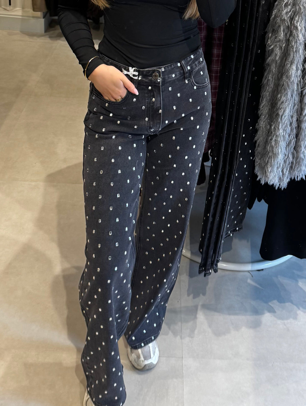 Zwarte jeans met steentjes - Zwarte wassing
